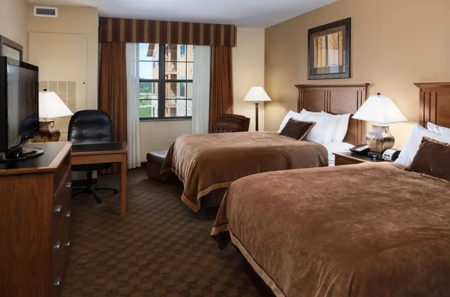 غرفة بسريرين كوين، The Lodge At Deadwood Gaming Resort 1/5
