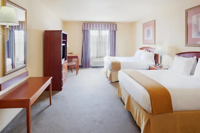 غرفة قياسية بسرير كوين، Holiday Inn Express Hotel Suites Kerrville 2/4