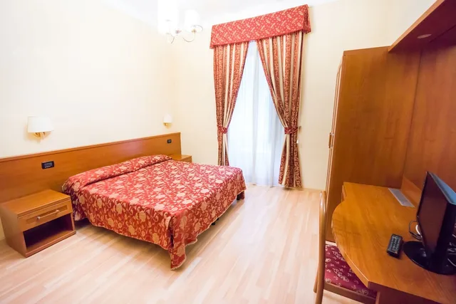 Room, Queen Bed, Shared Bathroom, Funny Palace Hostel 1/7