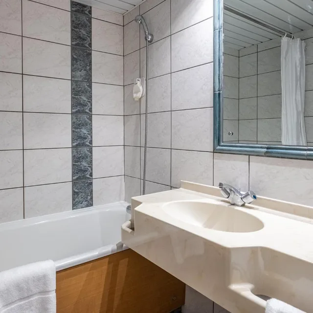 غرفة قياسية ثلاثية، The Originals Boutique Hotel Beausejour Poitiers Nord Futuroscope 7/7
