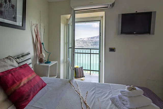 2 Bedrooms, Penthouse, 1 King and 1 Single Beds, Lake View, Sofa, Terrace, Castel Gandolfo 2/10