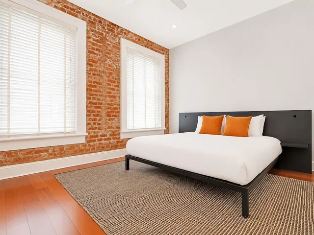 Adjoining, Apartment, 5 King Beds, 4 Queen Beds, 2 Sofa، Factors Row by Sextant 1/10