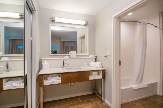 استوديو بسرير كينج مع أريكة لذوي الإعاقة، Hampton Inn Opelousas La 5/5