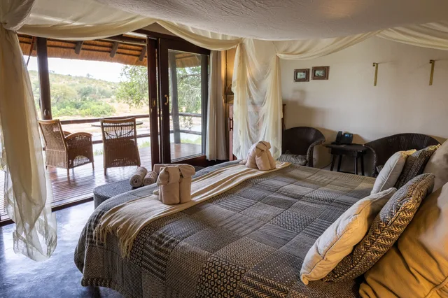 River, Family, Bungalow, 1 King and 4 Single Beds، Nyati Safari Lodge 8/10