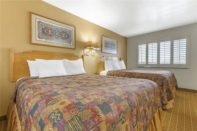 جناح بسريرين كوين مع أريكة بمنطقة جلوس، Best Western Gold Canyon Inn & Suites 1/3