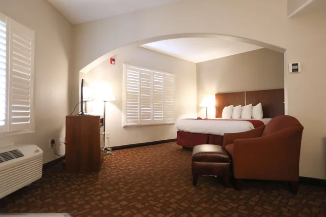 غرفة بسرير مزدوج، Best Western Lanai Garden Inn & Suites 3/6