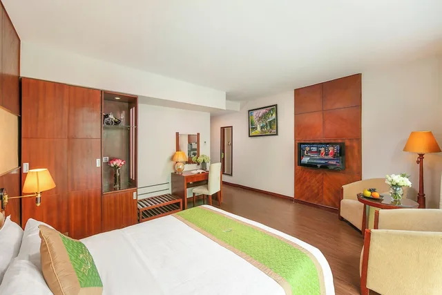 غرفة سوبيريور ثلاثية بسرير مزدوج وسرير فردي، Royal Hotel Nha Trang 3/4
