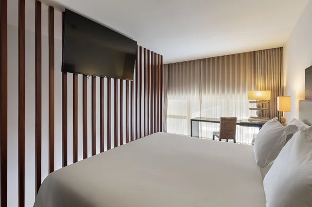1 Bedroom, Vilamoura, Suite, King Bed, Lateral Side Sea View, Top Floor, Crowne Plaza Vilamoura Algarve 2/6