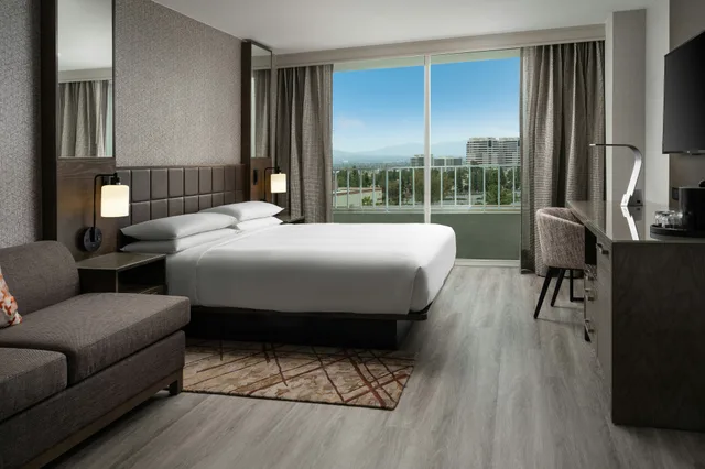 غرفة بسرير كينج، Warner Center Marriott Woodland Hills 5/8