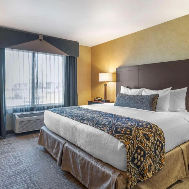 جناح بسرير كينج بحوض استحمام لذوي الإعاقة، Best Western Plus Ponderay Mountain Lodge 2/6