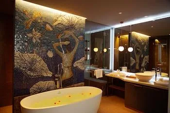 Signature, Home, HOME Hotel 2/2