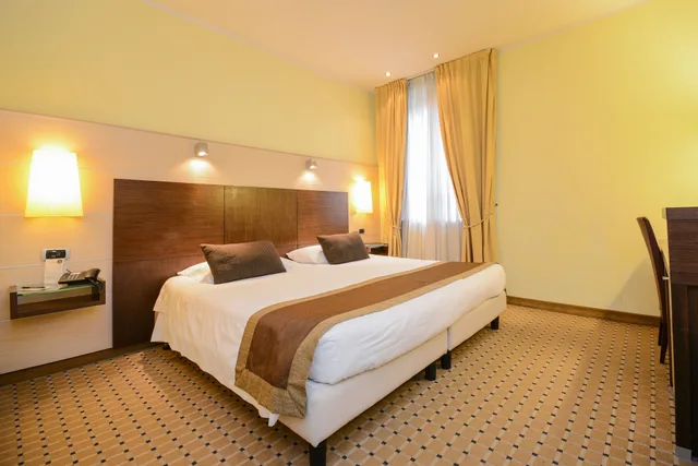غرفة متصلة، Hotel Master 2/9