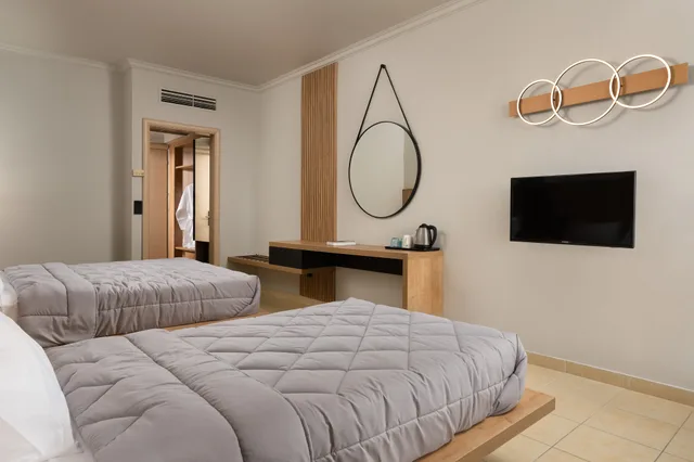 غرفة مزدوجة بسريرين منفصلين بإطلالة على البحر، Kresten Palace Hotel 2/5