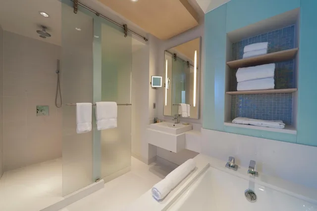 غرفة بسرير كينج في طابق مرتفع، Radisson Blu Aqua Hotel, Chicago 2/2
