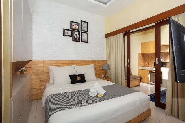 1 Bedroom, Villa, King Bed, Plunge Pool، Paisa Seminyak Living 1/10