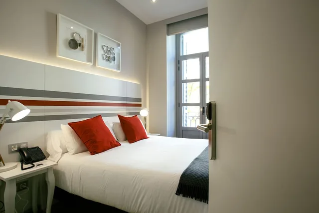غرفة خارجية بسرير كوين بإطلالة على المدينة، Legazpi Doce Rooms 3/10