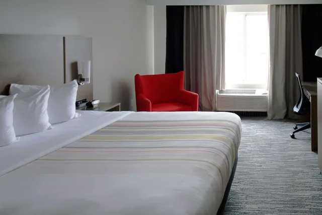 غرفة بسرير كينج لذوي الإعاقة، Country Inn and Suites by Radisson Council Bluffs IA 1/5