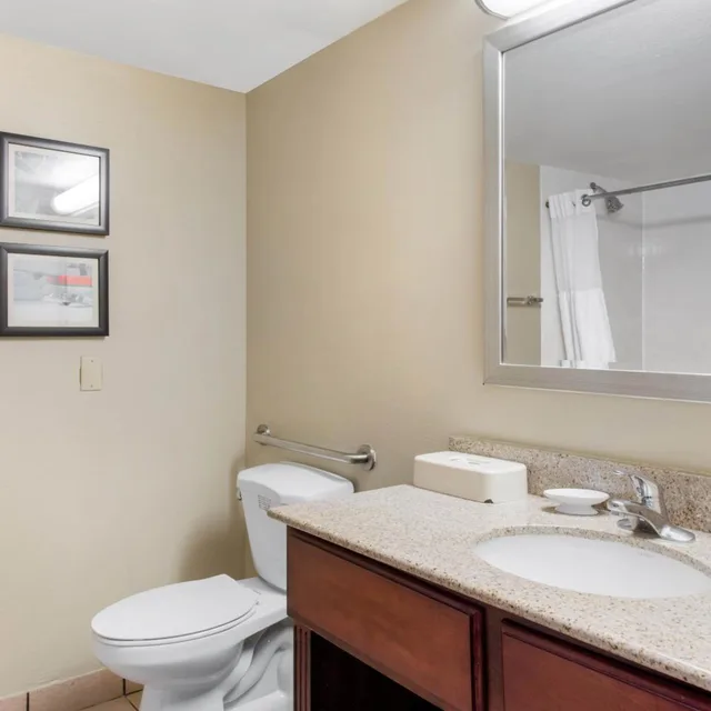 جناح بسرير كوين، Comfort Inn and Suites Tavares North 6/6