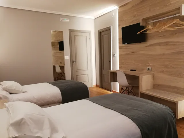Standard, Twin Beds, La Marina Hotel 2/4