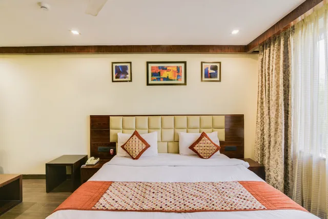 Executive, King Bed, Hotel Blue Stone - Nehru Place 1/10