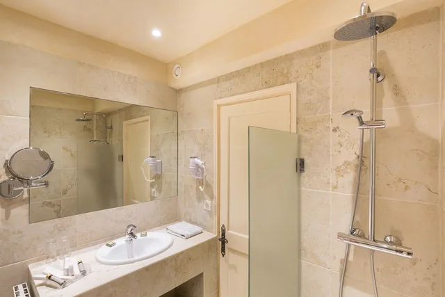 Comfort, Double Bed, Indoor Pool, Sauna, Hot Tub، LA BASTIDE DE TOURTOUR HOTEL & SPA 9/10