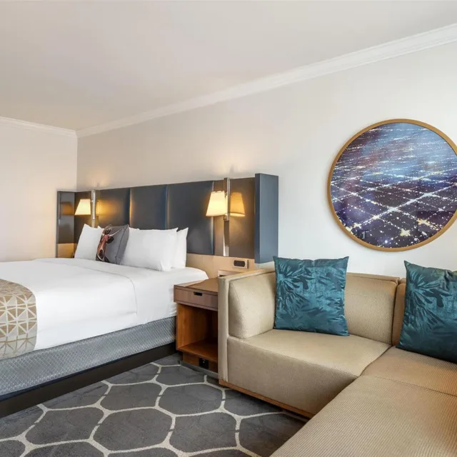 Concierge, King Bed, Accessible، Royal Sonesta Houston Galleria 2/5