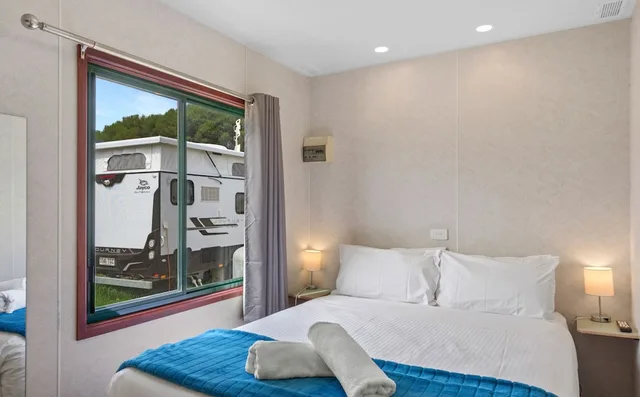 2 Bedrooms, Superior, Cabin, 1 Double and 2 Bunk Beds, Pet Friendly، Discovery Parks - Goolwa 1/2