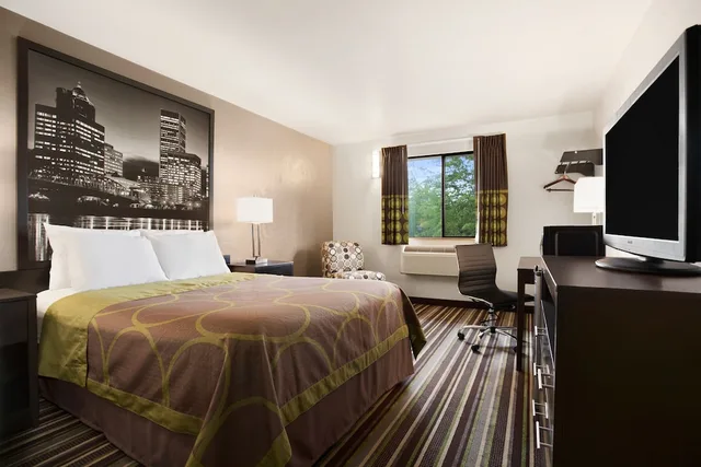 غرفة بسرير كوين لذوي الإعاقة، Super 8 by Wyndham Woodburn 2/5