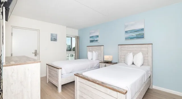 2 Bedrooms, Condo, Premium, 1 King and 1 Single Beds, Bay View, Sofa, Balcony, Bay Club Resort 4/6
