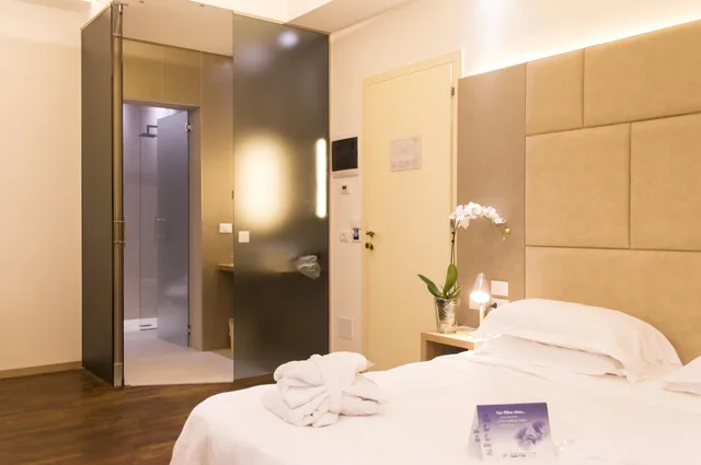 جناح جونيور، Hotel Polo 3/10