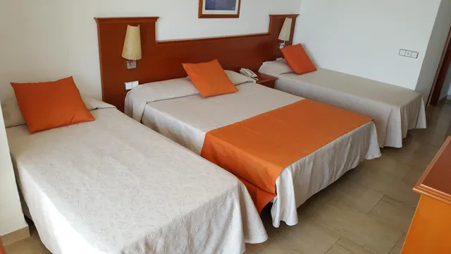 غرفة رباعية بإطلالة على البحر، Risech Hotel 4/10