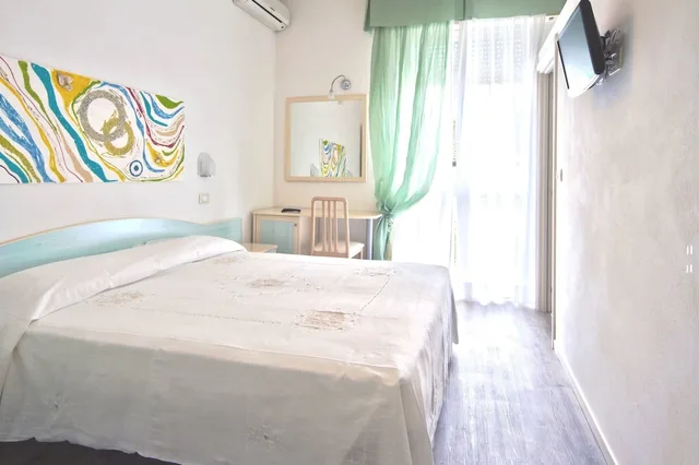 غرفة سوبيريور ثلاثية بسرير مزدوج وسرير فردي، Vienna Hotel 1/2