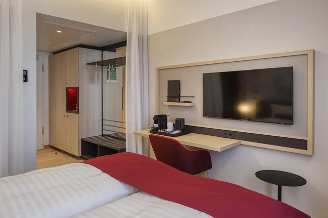 غرفة سوبيريور بسرير كوين، IntercityHotel Berlin Airport BER Terminal 1+2 1/8