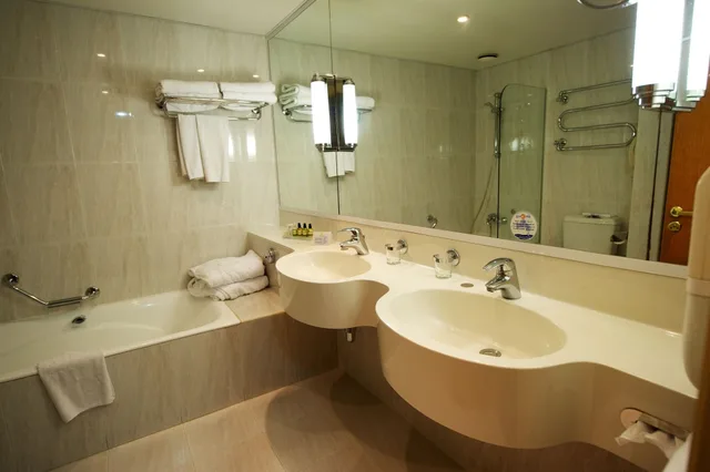 جناح جونيور بسرير كينج وسرير بطابقين، Adams Beach Hotel and SPA 4/4