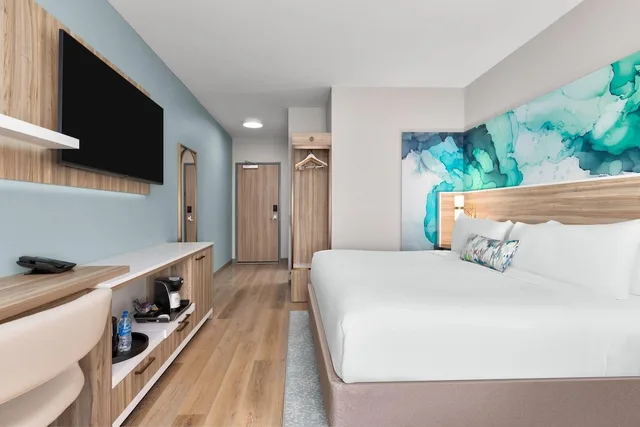 غرفة بسرير كينج، Wyndham Garden Anna 1/8