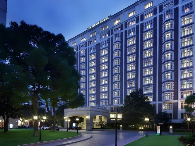 غرفة بريميوم ديلوكس بسرير مزدوج أو سريرين منفصلين، Jin Jiang Hotel 1/2