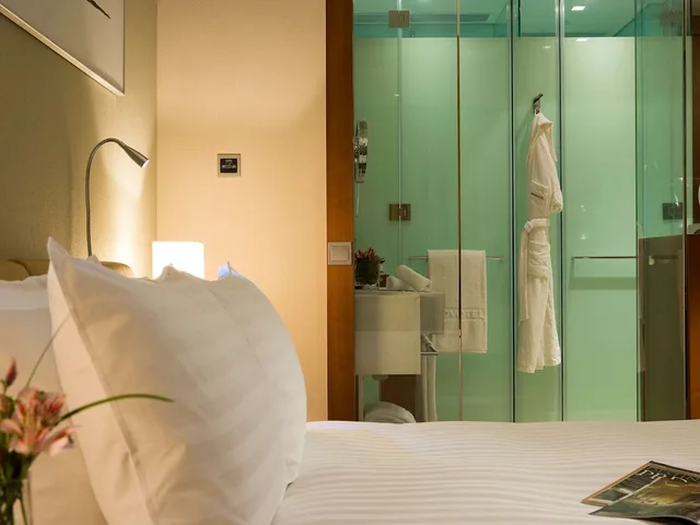 غرفة عائلية بسرير كوين وسريرين منفصلين لذوي الإعاقة، Novotel Citygate Hotel Hong Kong 7/7
