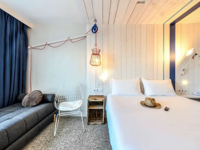 Room, Double Bed, Country Side View, Sofa، Ibis Styles La Rochelle Thalasso Chatelaillon 2/10