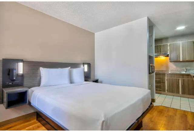 غرفة بسرير كوين لغير المدخنين، Studio 6 Extended Stay - Austin, TX - Midtown 5/6