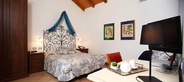 غرفة كلاسيكية ثلاثية بسرير كوين وسرير فردي، Hotel Del Borgo 3/5