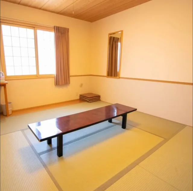 غرفة يابانية بفرشتي فوتون للمدخنين، Resort Inn Fuyo Kawaguchiko Inter Store 1/6