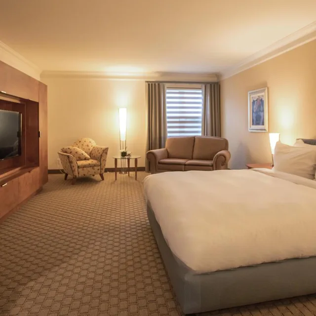 غرفة بسرير كينج وسرير كوين، Hotel Le Bonne Entente 1/3