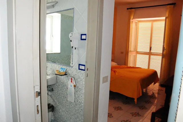 غرفة بسرير مزدوج بإطلالة على الحديقة، Hotel Belsole Ischia 5/5