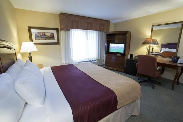 غرفة بسريرين كوين، Swan Lake Resort 3/5