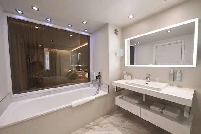 جناح بسرير كينج مع أريكة، Hôtel Tsanteleina 8/8
