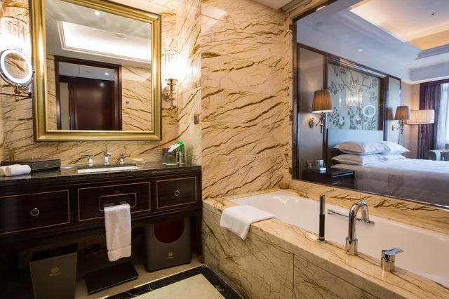 غرفة بسرير مزدوج بإطلالة على البحر، Sheraton Shantou Hotel 6/8