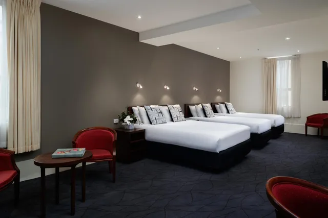 غرفة عائلية، The Victoria Hotel Melbourne 2/3
