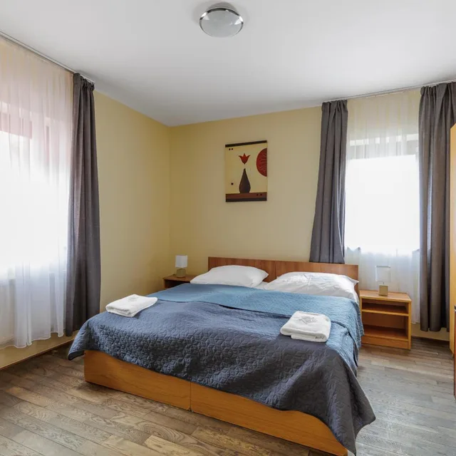 غرفة رباعية بسرير فردي، Stary Pivovar Hotel 4/10