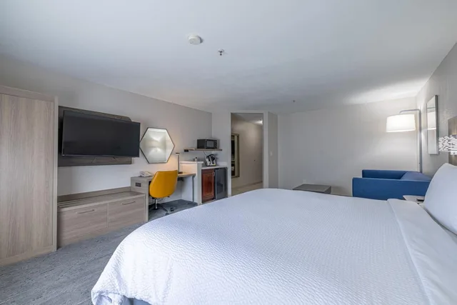 1 Bedroom, King Bed, Accessible, Holiday Inn Express Hotel Suites College Station 1/9