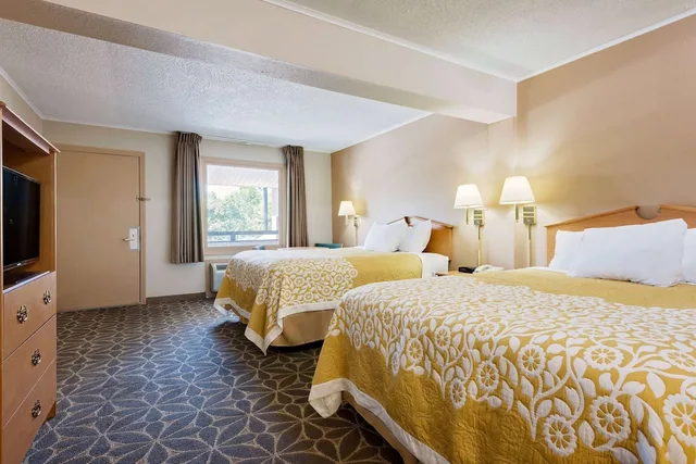 غرفة بسريرين مزدوجين للمدخنين، Days Inn by Wyndham Fairmont 2/3